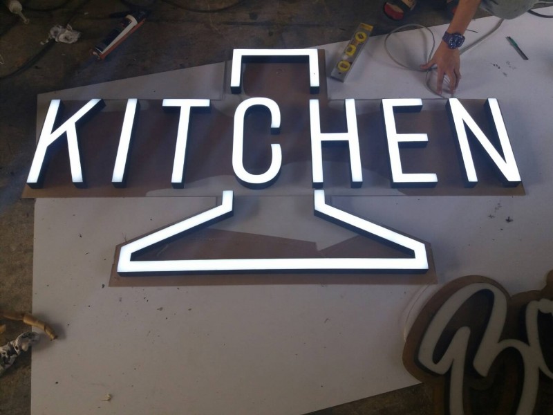 ป้ายไฟตัวอักษร kitchen