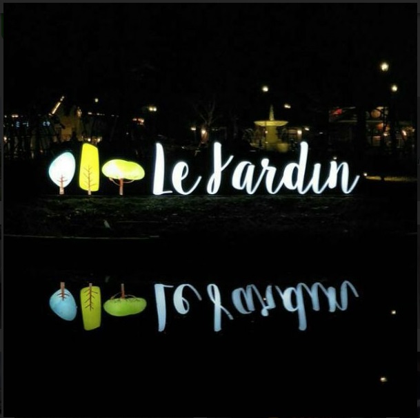 ป้ายไฟหน้าร้าน le garden